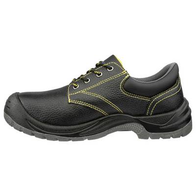 Chaussure de sécurité noire avec coutures jaunes et semelle épaisse à crampons gris, présentée en vue de profil sur fond blanc.