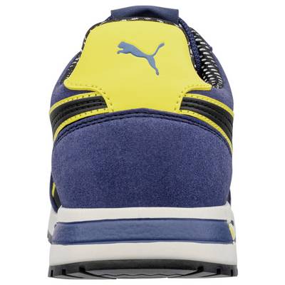 Vue arrière d'une chaussure de sport Puma bleue et jaune avec une semelle noire, centrée sur un fond blanc.
