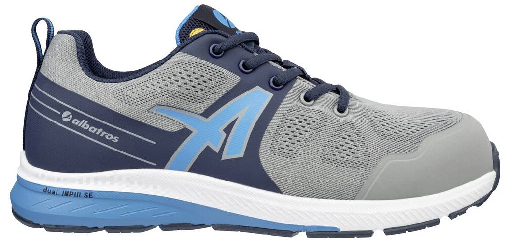 Chaussure de sport Albatros grise et bleu marine avec des accents bleus, logo latéral et semelle blanche épaisse.