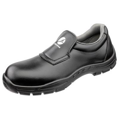 Chaussure de travail noire sans lacets avec embout de protection et logo sur la languette, présentée en vue de profil sur fond blanc.