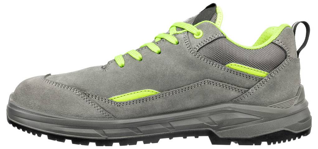 Chaussure de sport grise avec des lacets et des détails vert néon, présentée en vue de profil sur un fond blanc.