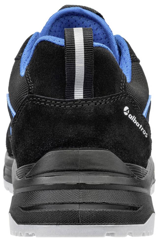 Vue arrière d'une chaussure de sport noire avec un col rembourré bleu, une bande réfléchissante au talon et le logo « albatros » sur le côté.