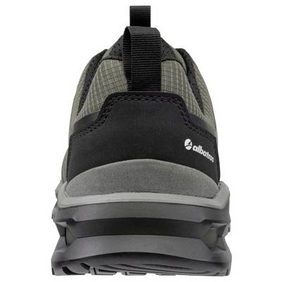 Vue arrière d'une chaussure de travail Albatros noire et grise avec une languette de traction et une semelle à crampons épais sur un fond blanc.