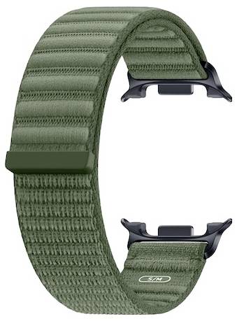 Bracelet de montre tissé vert olive avec fermoirs connecteurs noirs, montré isolé sur un fond blanc.