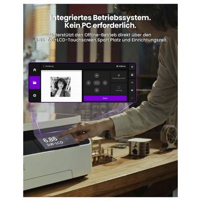 Publicité pour une machine à coudre avec écran tactile LCD de 6,86 pouces et système d'exploitation intégré, affichant des contrôles à l'écran et le texte « Aucun PC requis ».
