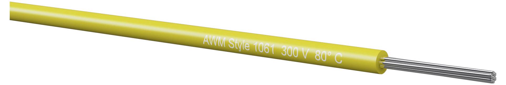 Gros plan d'un câble électrique jaune isolé étiqueté « AWM STYLE 1061 300 V 80 C » avec des brins de fil argenté exposés à l'extrémité coupée.