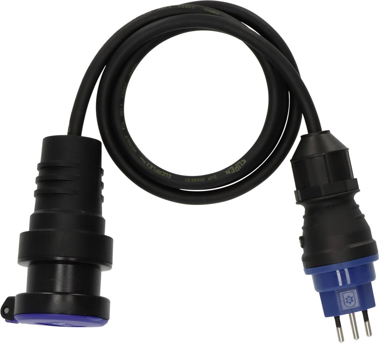 Câble d'adaptateur électrique noir avec une fiche à trois broches bleue à une extrémité et une prise assortie à l'autre extrémité, enroulé sur un fond blanc.