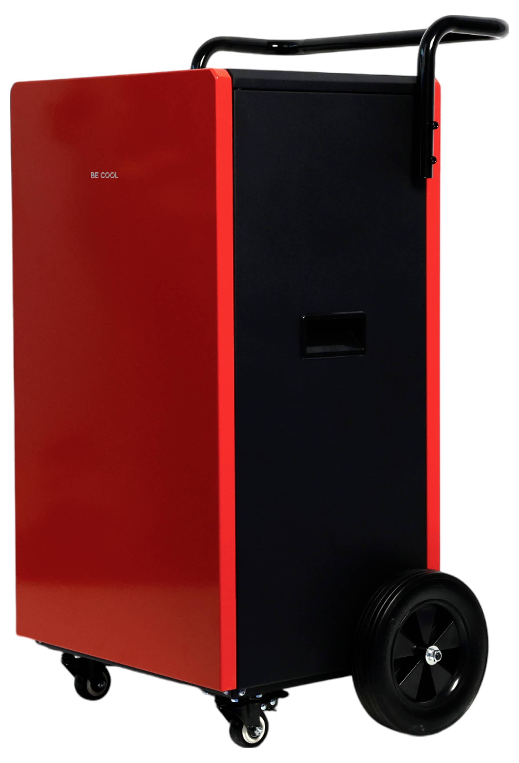 Chariot utilitaire à roulettes rouge et noir avec poignée, deux grandes roues arrière et petites roulettes pivotantes avant pour déplacer l'équipement ou les fournitures.