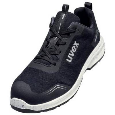 Chaussure de sécurité athlétique Uvex noire avec semelle blanche, présentée en angle sur un fond uni.