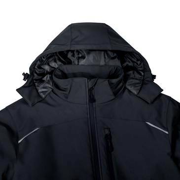 Blouson d'hiver noir à capuche avec fermeture éclair frontale, col haut et bandes réfléchissantes sur la poitrine et les manches.