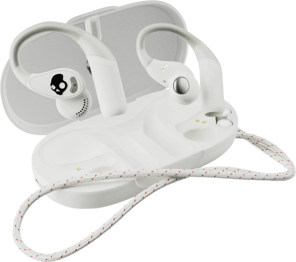 Écouteurs sans fil blancs dans un étui de charge ouvert avec un cordon tressé attaché.