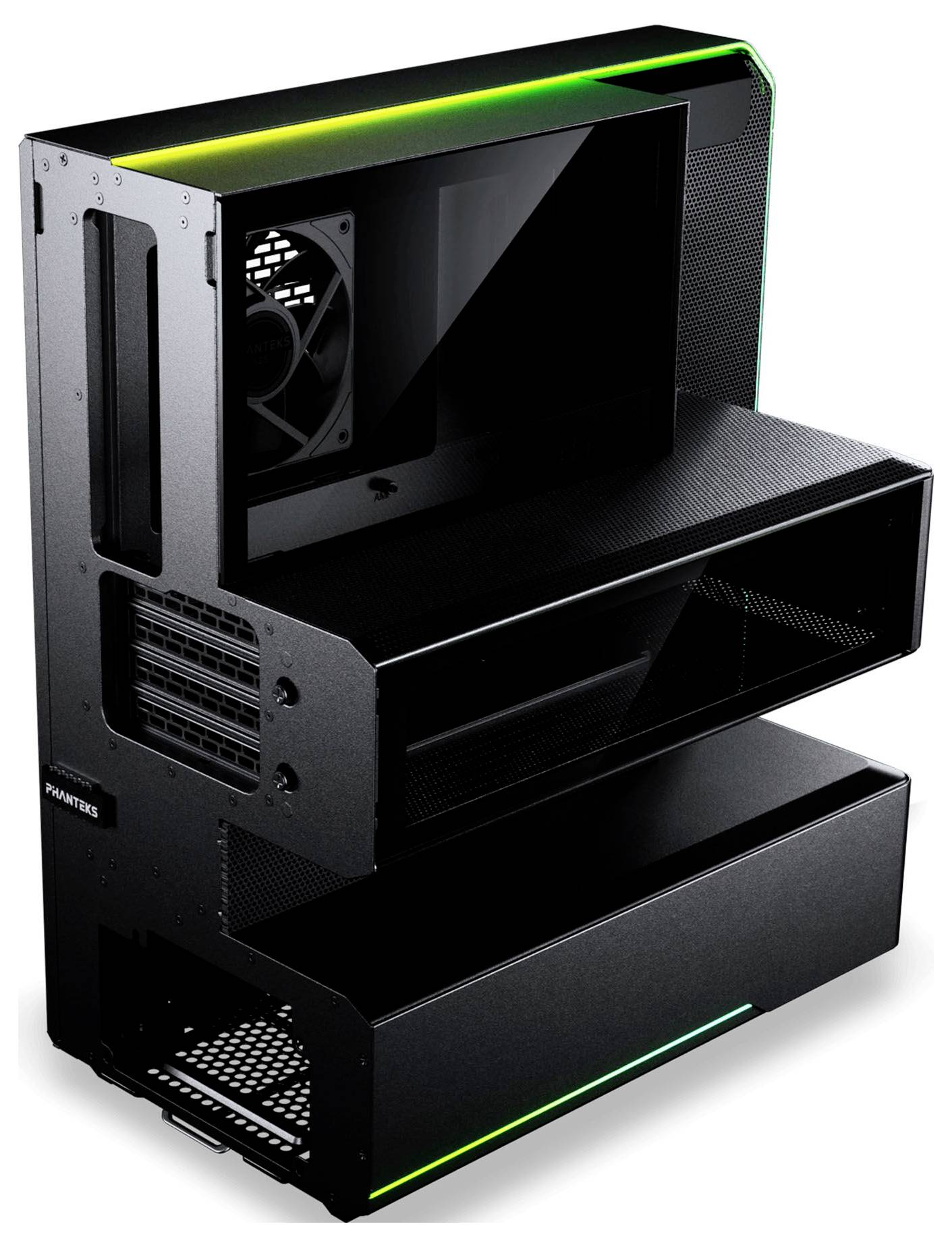 Boîtier de jeu PC noir montré en vue écorchée, avec compartiments internes, une ouverture de ventilateur arrière, et des accents LED verts le long des bords supérieur et inférieur.