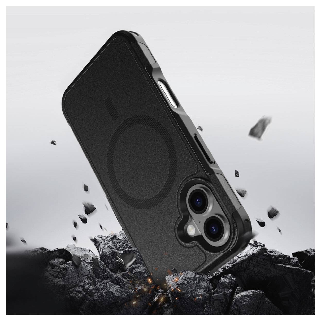 Étui de smartphone robuste noir avec double caméra et anneau de style MagSafe, montré frappant un sol rocheux alors que les débris volent