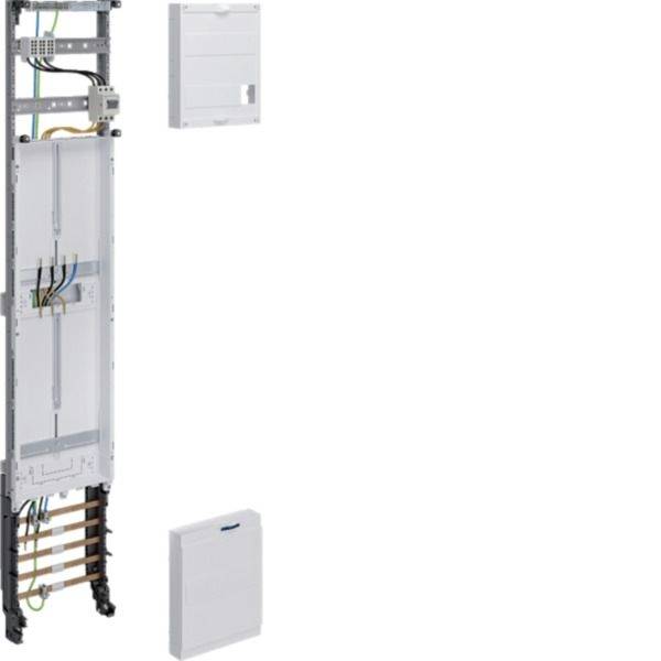 Assemblage d'armoire de distribution électrique avec un panneau ouvert de grande hauteur, câblage et disjoncteurs, plus deux panneaux de couverture blancs présentés à côté.