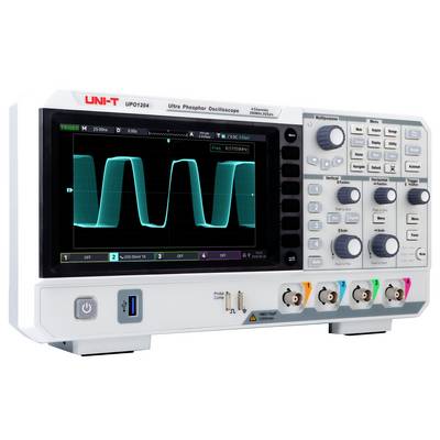 Oscilloscope numérique UNI-T affichant un signal d'onde carrée sur son écran, avec des boutons de commande et des ports d'entrée sur le panneau frontal.