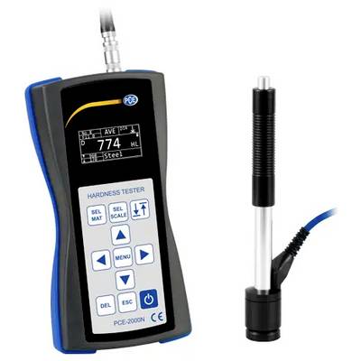 Testeur de dureté portable avec unité d'affichage tenue à la main et sonde, affichant une lecture de 774 HL pour l'acier.