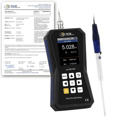 PHmètre PCE affichant un pH de 5,028 avec la sonde et le certificat d'étalonnage derrière.