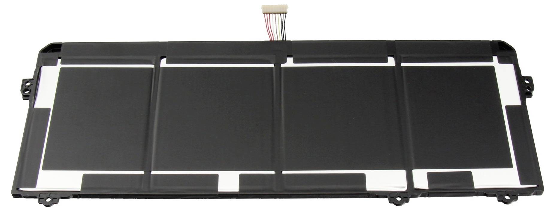 Bloc de batterie rectangulaire noir avec quatre sections de cellules connectées et un connecteur de câblage en haut, présenté sur un fond blanc.