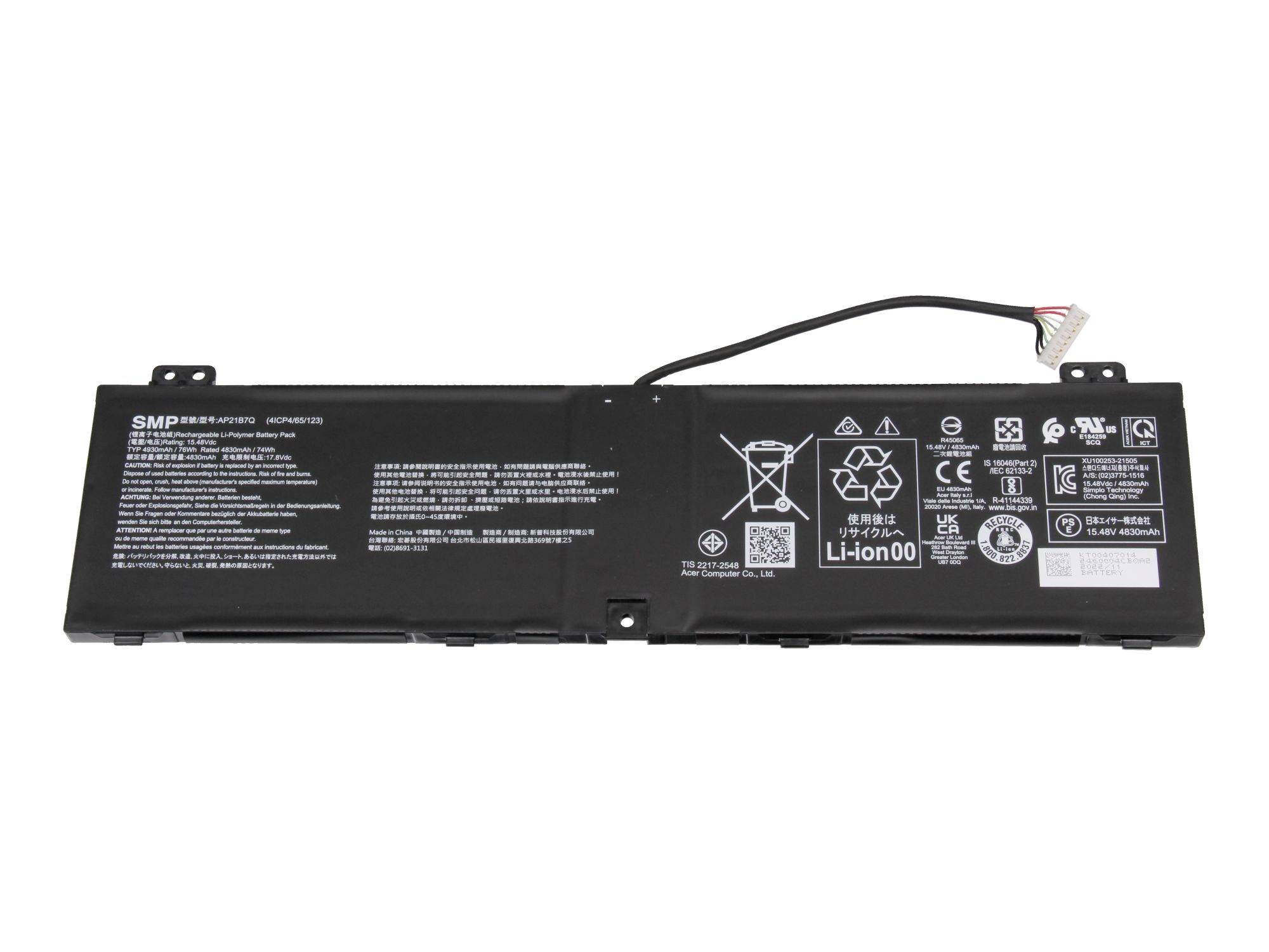 Batterie de portable noir avec câble connecteur attaché et étiquettes de sécurité imprimées sur un fond blanc.