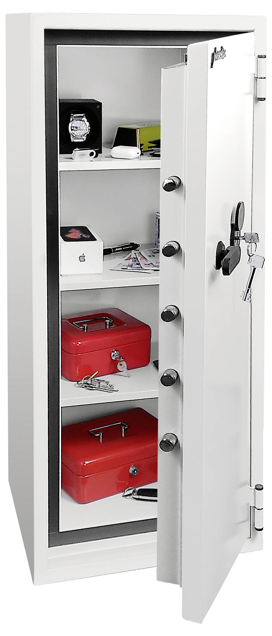 Un coffre-fort blanc ouvert avec un clavier et des clés accrochées à la porte, montrant des étagères à l'intérieur avec une boîte à montre, des papiers et deux coffrets rouges verrouillés.