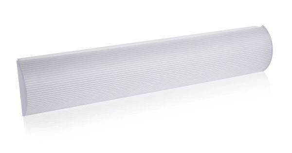 Filtre à air cylindrique blanc plissé sur un fond blanc uni.