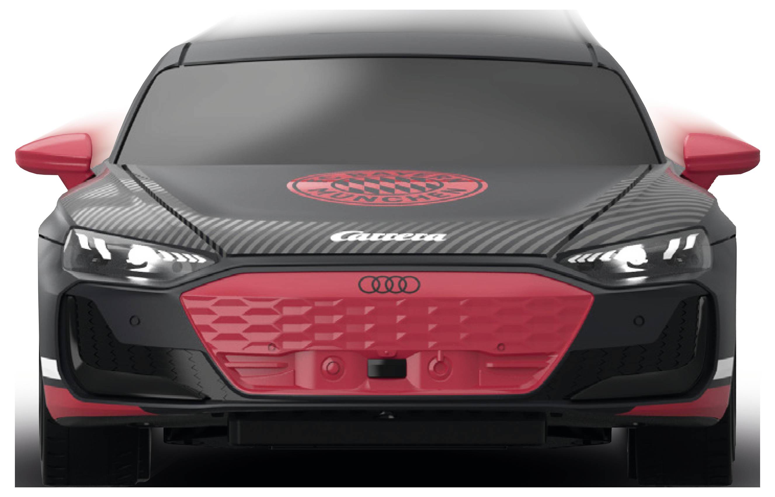 Vue de face d'une voiture de sport Audi noire avec des accents rouges, présentant un capot en fibre de carbone, une calandre rouge et des phares illuminés.