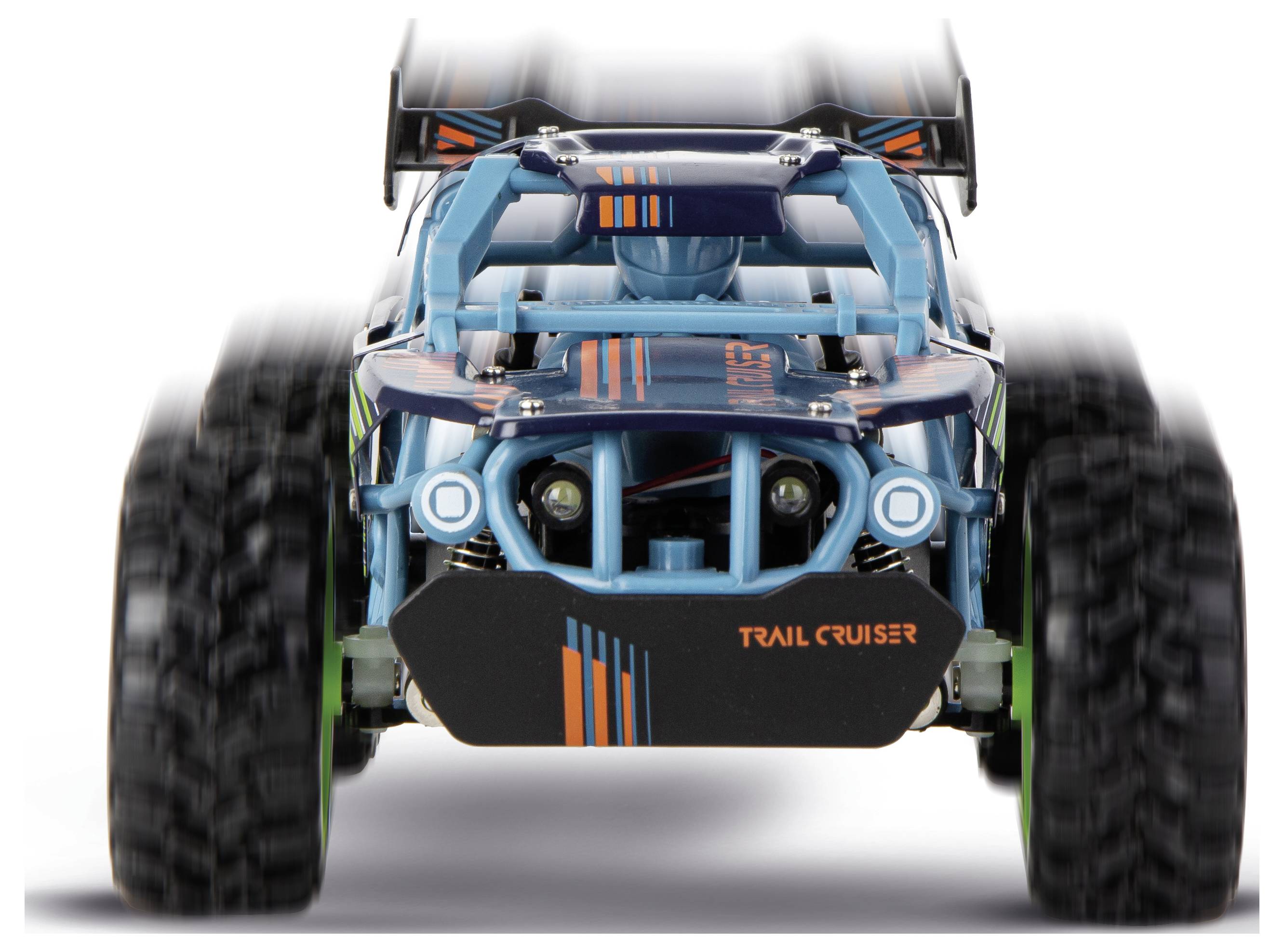 Vue de face d'un camion RC tout-terrain bleu avec des pneus surdimensionnés, un pare-chocs noir et un marquage orange « TRAIL CRUISER ».