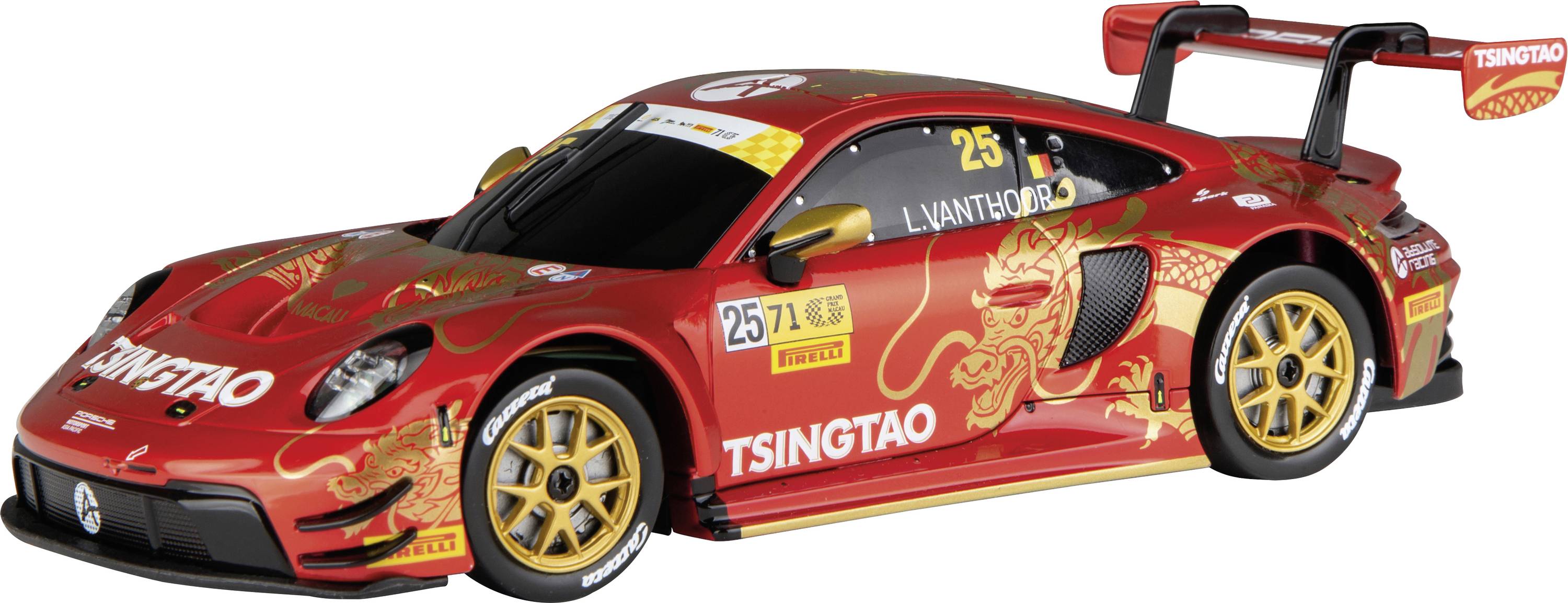Voiture de course Mercedes rouge avec des roues dorées et l'image de marque Tsingtao, numéro 25, présentée en vue latérale sur un fond blanc.