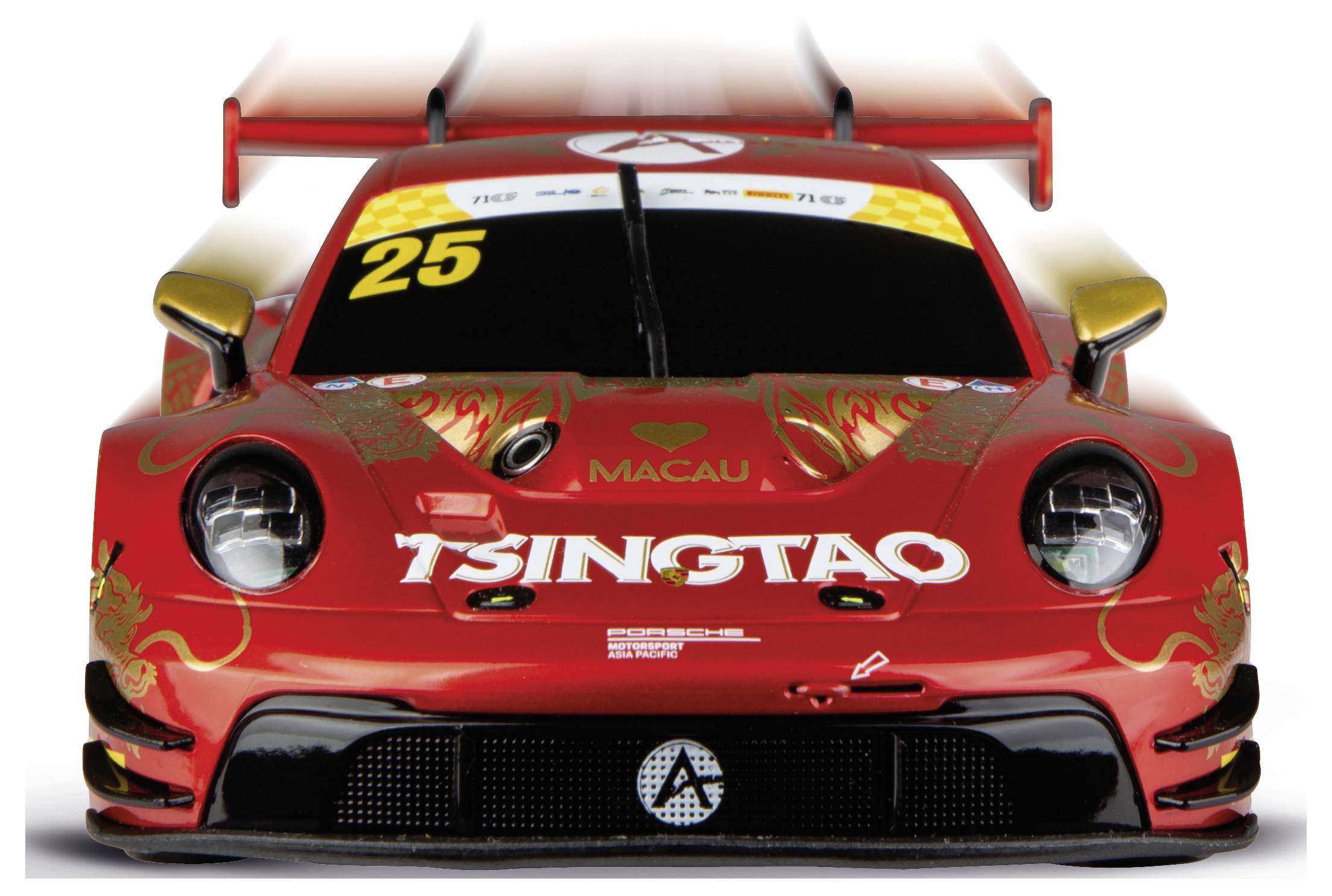 Vue de face d'une voiture de course rouge avec le numéro 25 et les marques « MACAU » et « TSINGTAO », présentée sur un fond blanc.