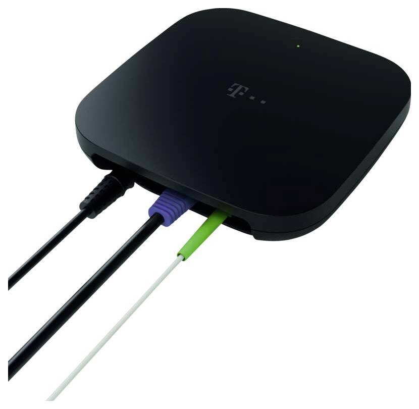 Modem ou routeur en fibre optique noir avec câbles connectés sur fond blanc.