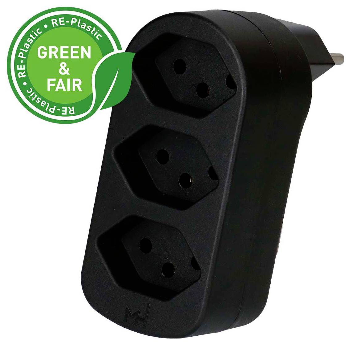Adaptateur de prise triple noir avec étiquette écologique verte « RE-Plastic GREEN & FAIR ».