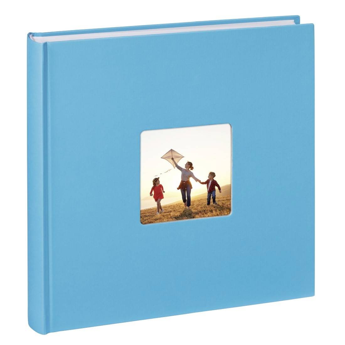 Album photos bleu clair avec une petite photo de couverture montrant trois enfants qui courent avec un cerf-volant à l'extérieur au coucher du soleil.