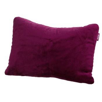 Coussin de lancer rectangulaire violet avec une texture douce et moelleuse sur un fond blanc uni.