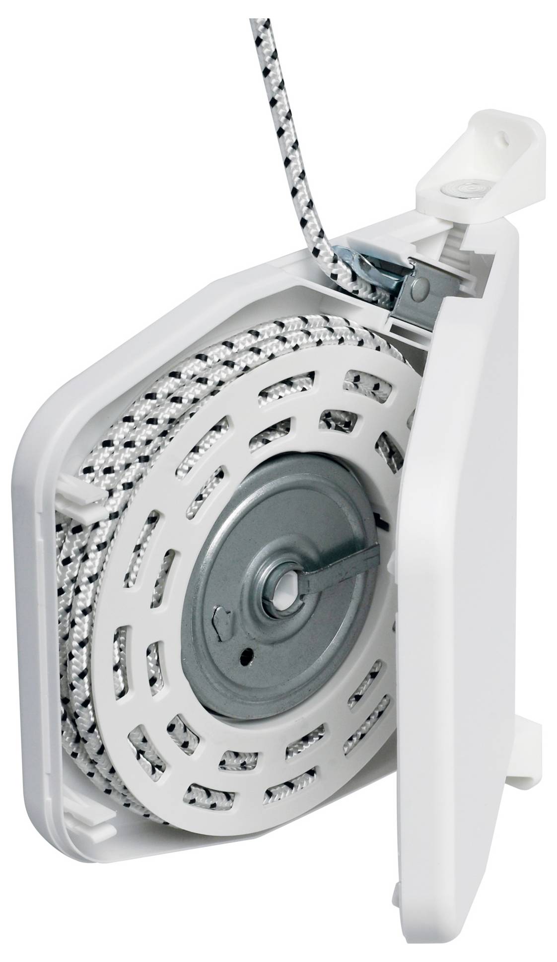 Gros plan d'un enrouleur de sécurité pour cordon de store, avec la chaîne à perles enroulée autour d'une bobine montée sur mur blanc.