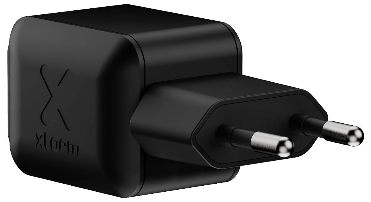 Chargeur mural Black XBoom avec deux broches de prise européenne rondes, présenté sur fond blanc.