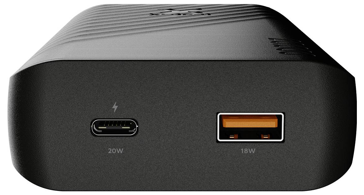 Gros plan d'un chargeur mural noir avec un port USB-C étiqueté 20W et un port USB-A étiqueté 18W.