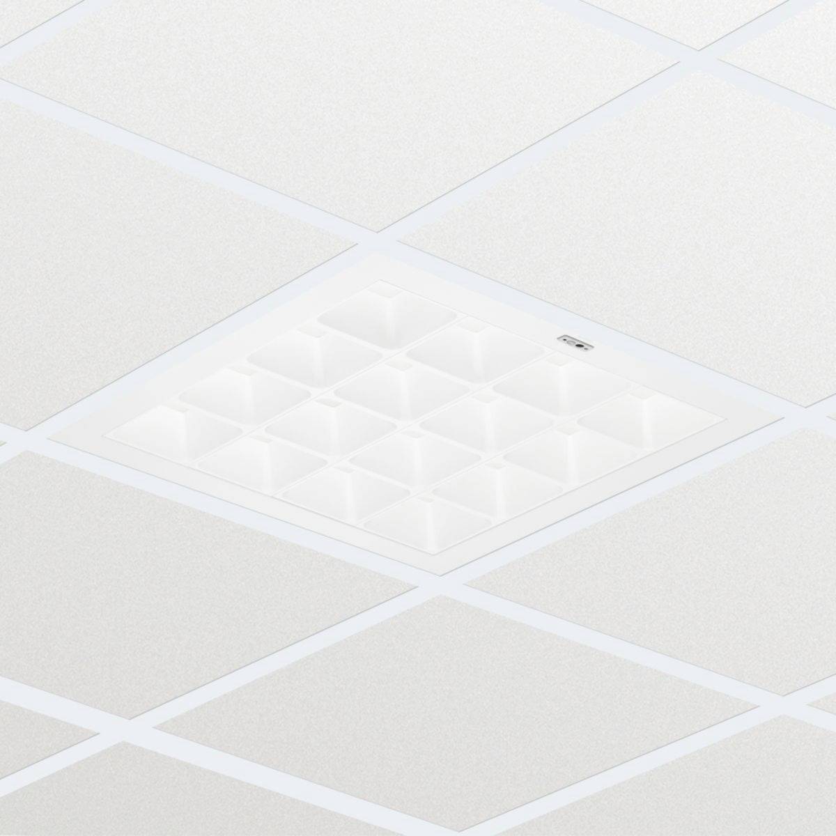 Ensemble de panneaux de plafond encastrés blancs intégrés dans une grille de carreaux de plafond, avec un petit logo sur l'appareil d'éclairage.