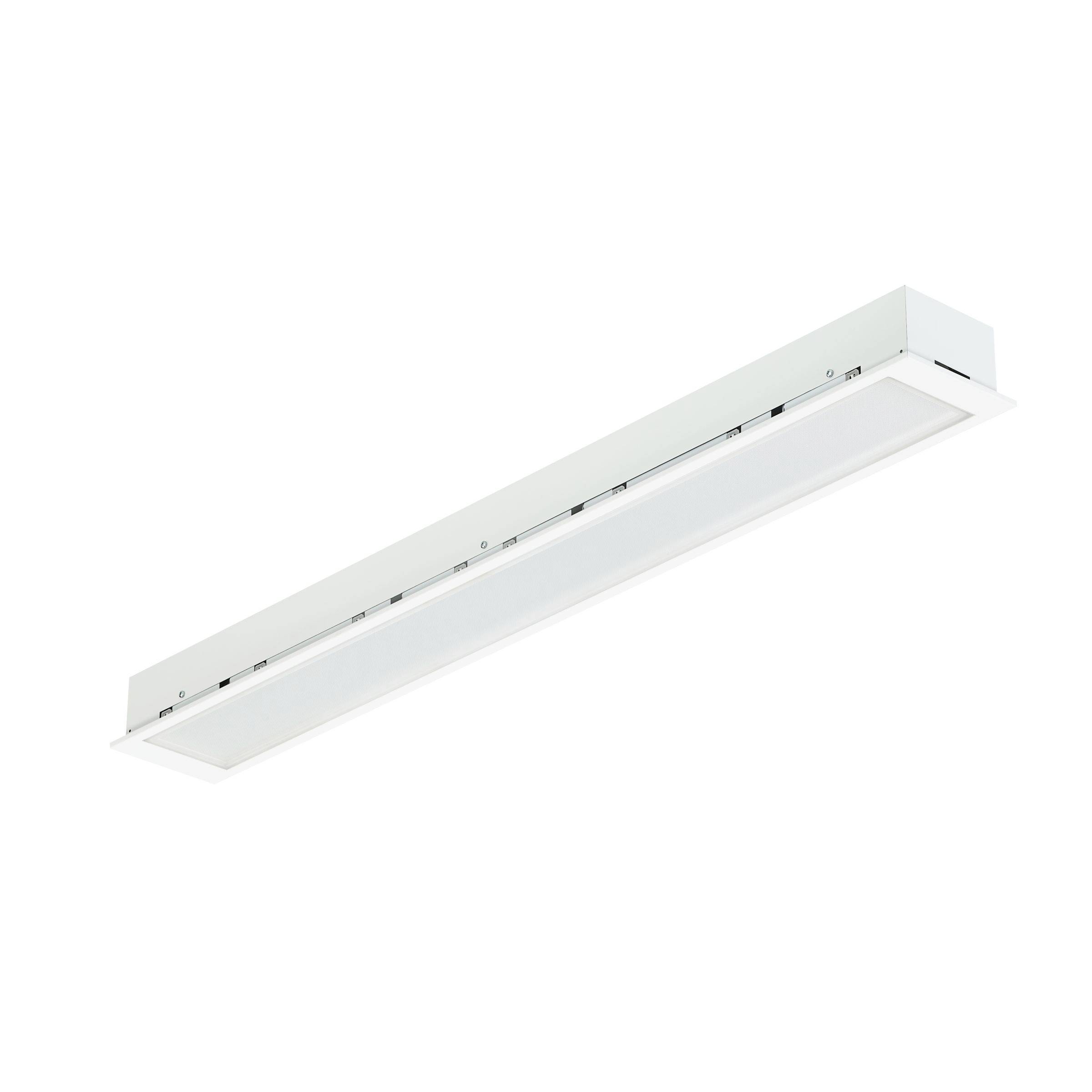 Luminaire de plafond linéaire blanc épuré encastré sur un fond blanc uni.
