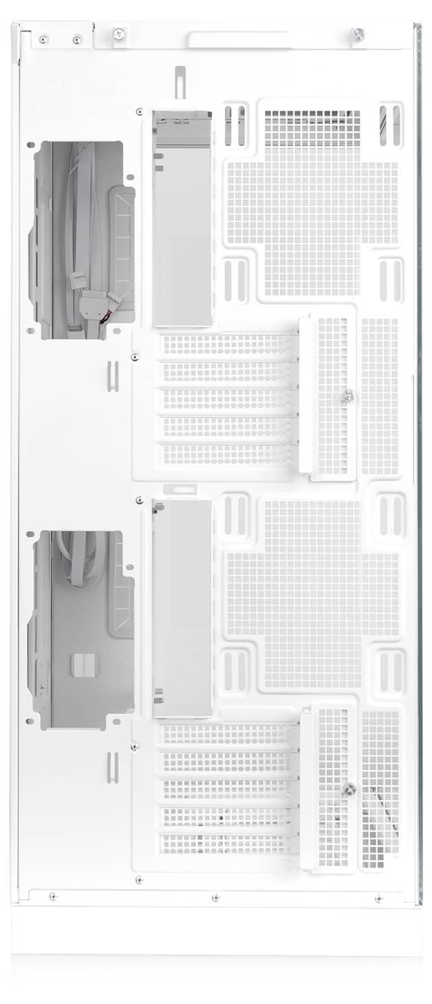 Intérieur du boîtier informatique blanc montré de côté, avec deux baies de lecteur, des emplacements d'extension et des évents perforés, mettant l'accent sur la disposition du châssis.