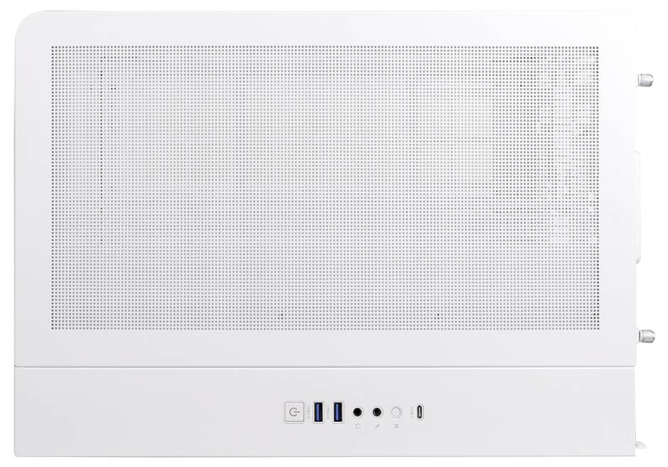 Vue de face d'un boîtier d'ordinateur de bureau blanc avec un panneau avant en maille perforée et des ports E/S frontaux en bas, incluant des ports USB et des prises audio.