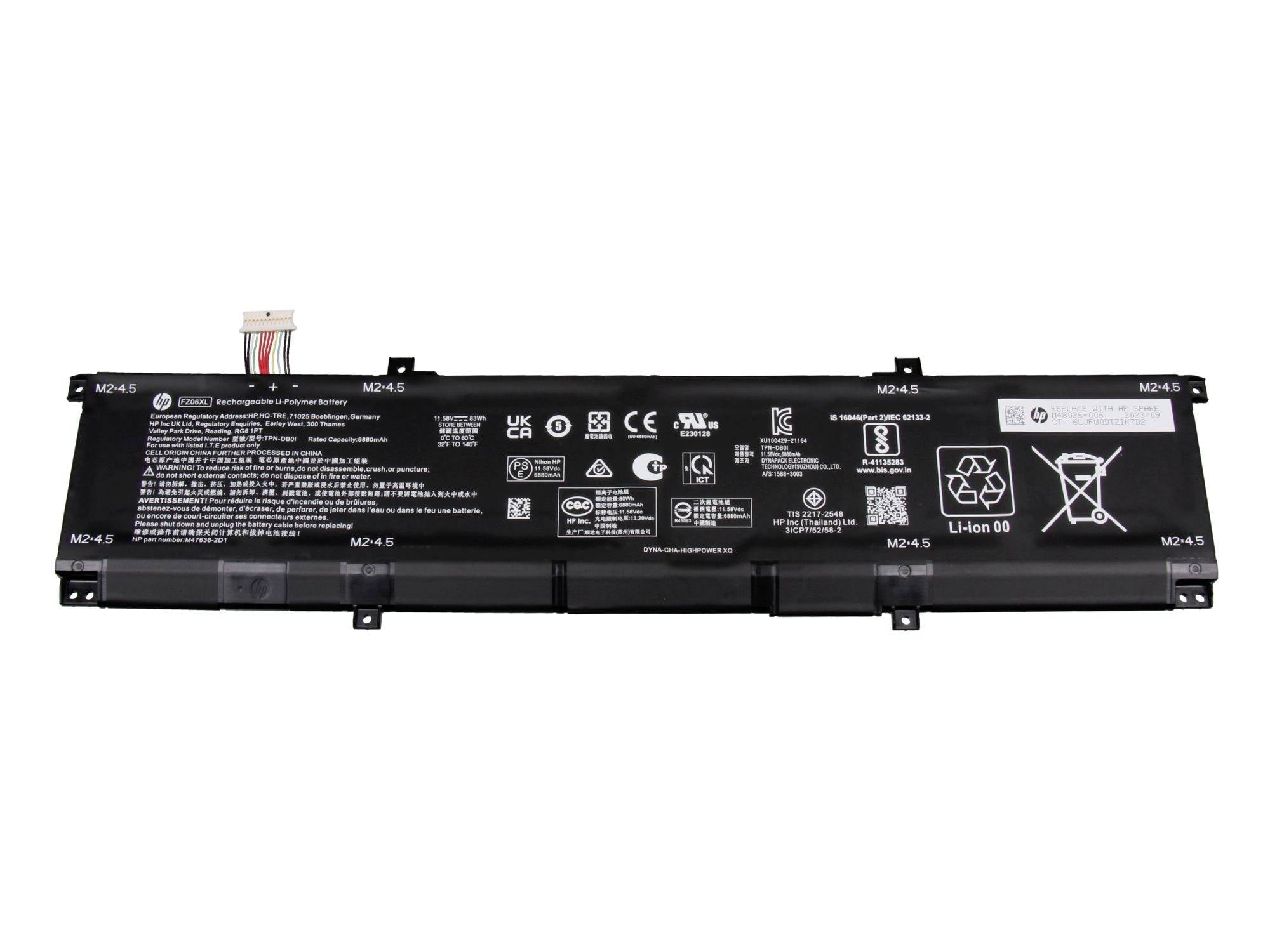 Batterie d'ordinateur portable noire avec câble connecteur sur fond blanc.