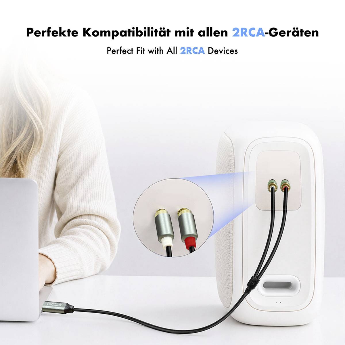 Câble 2RCA connecté entre un ordinateur portable et un appareil audio blanc, avec un texte indiquant une compatibilité parfaite avec tous les appareils 2RCA.