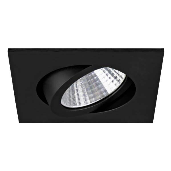Spot encastré au plafond de forme carrée noire avec un luminaire réfléchissant incliné à l'intérieur.