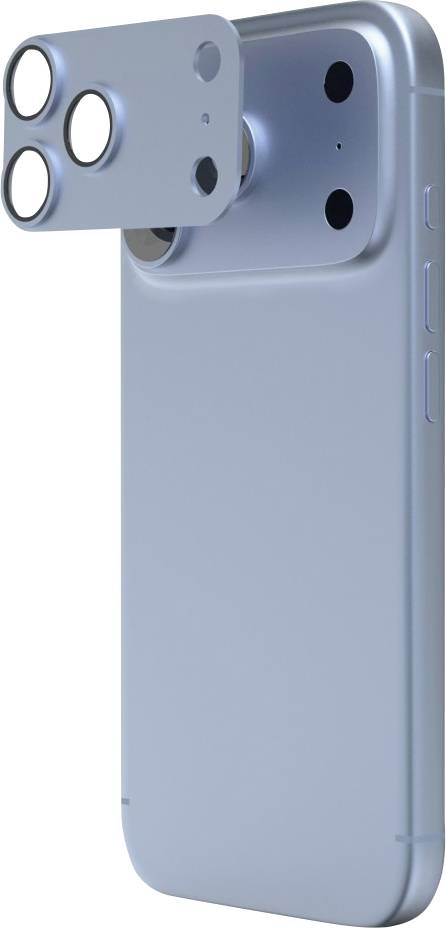 Smartphone bleu clair avec un module de caméra arrière à triple objectif proéminent au dos, montré en gros plan sur un fond blanc.