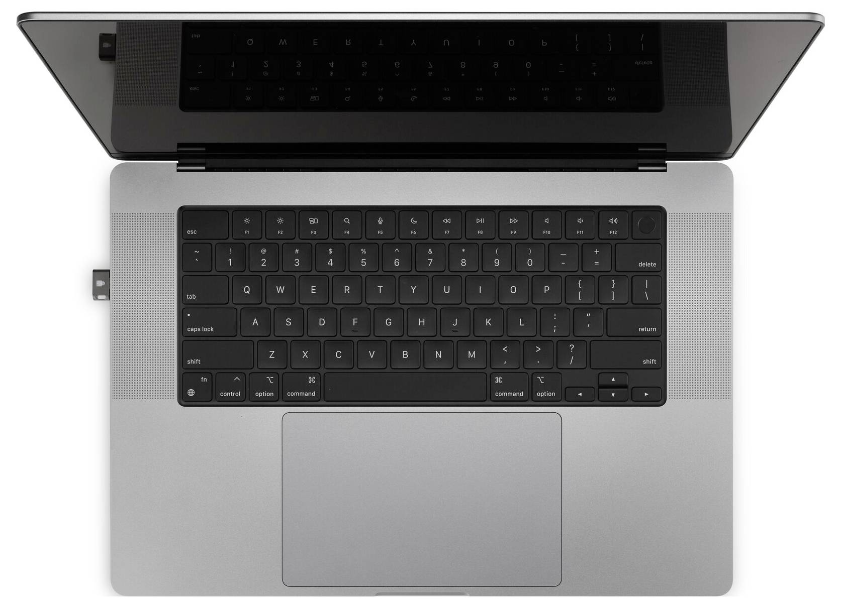 Vue de dessus d'un ordinateur portable ouvert montrant le clavier et le grand pavé tactile, l'écran étant incliné vers l'arrière sans contenu visible.