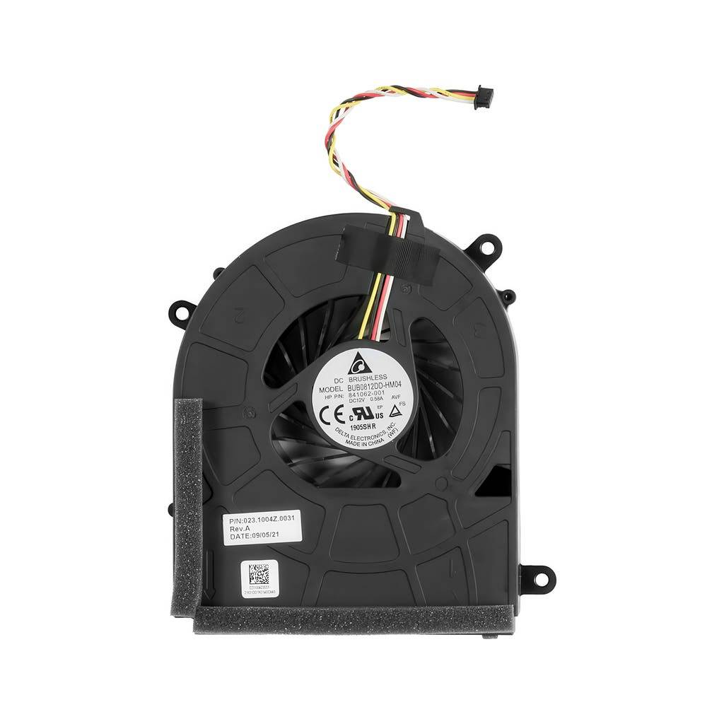 Ventilateur de refroidissement pour ordinateur portable noir avec câble d'alimentation multicolore attaché et pattes de montage, montré sur fond blanc.