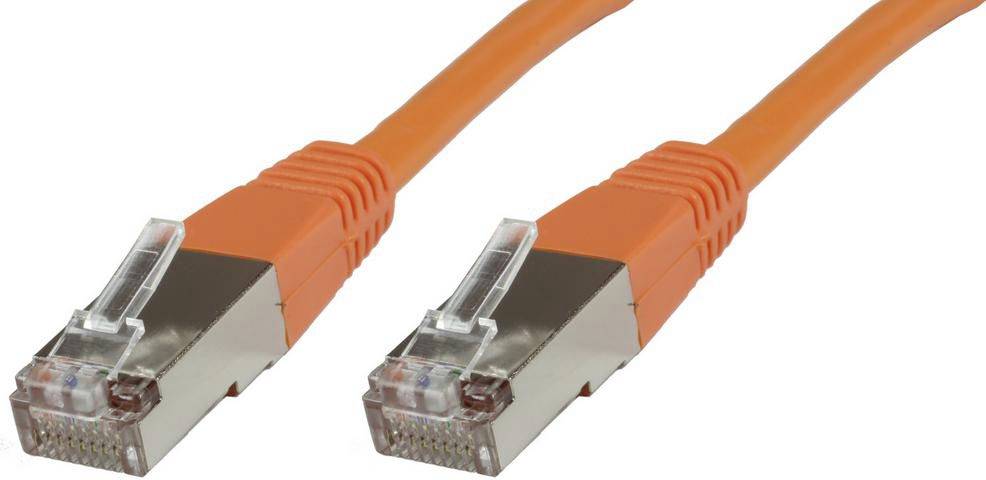 Deux câbles Ethernet orange avec des connecteurs RJ45 sur un fond blanc.