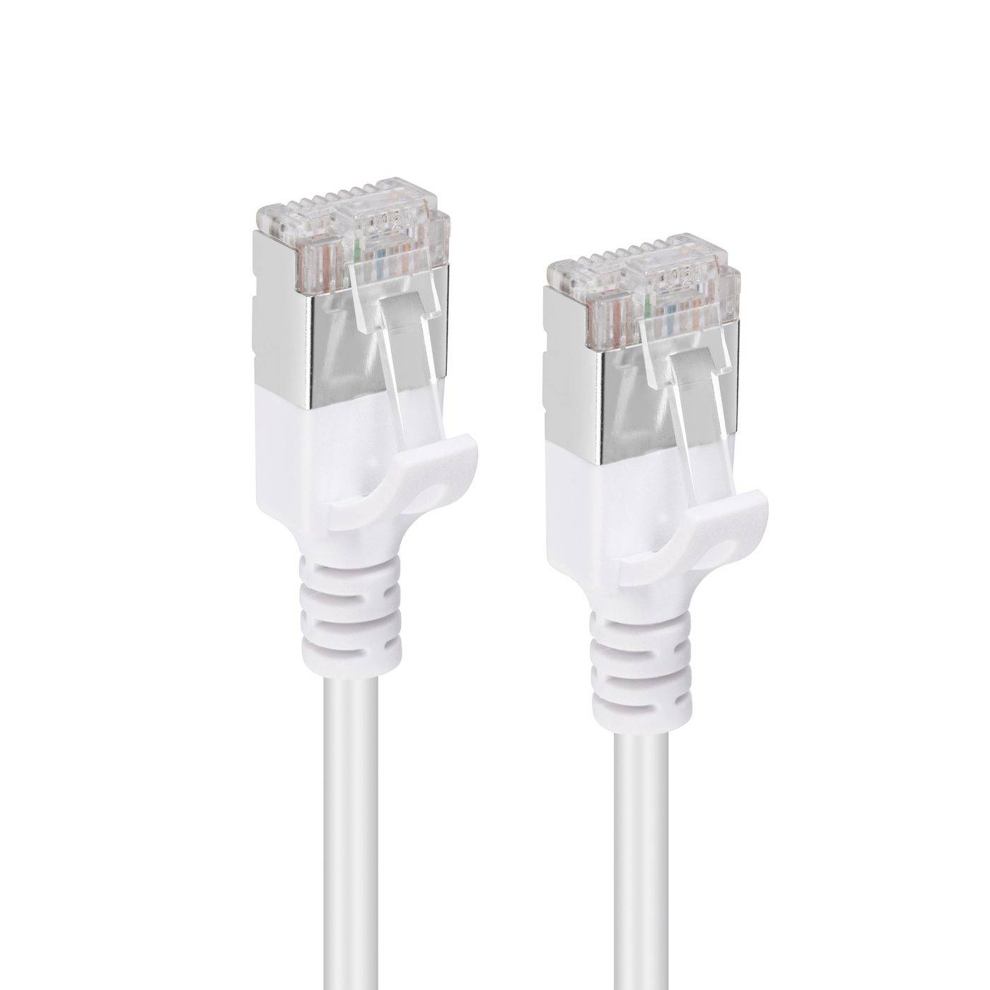 Deux connecteurs de câble Ethernet blancs avec des embouts RJ45 transparents, présentés côte à côte sur un fond blanc uni.
