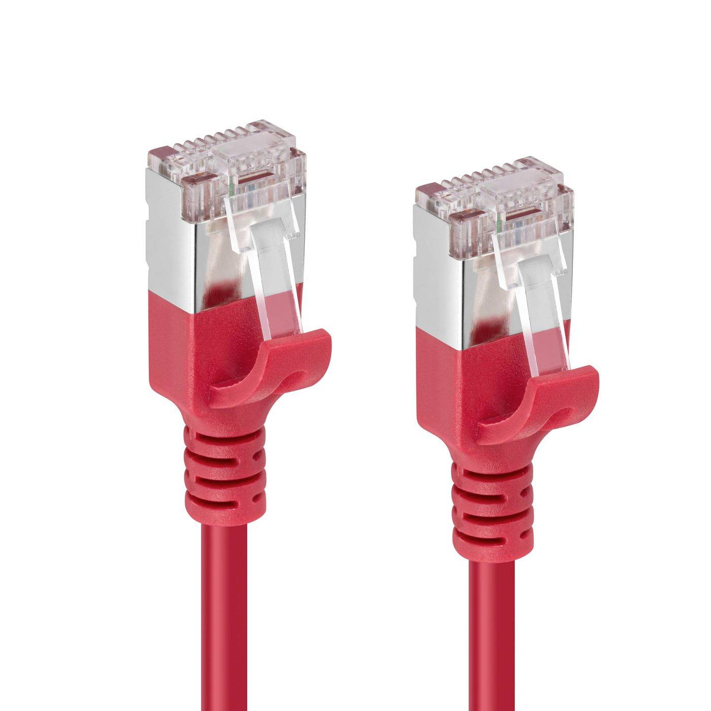 Deux câbles réseau Ethernet rouges avec des connecteurs RJ45 transparents affichés côte à côte sur un fond blanc.