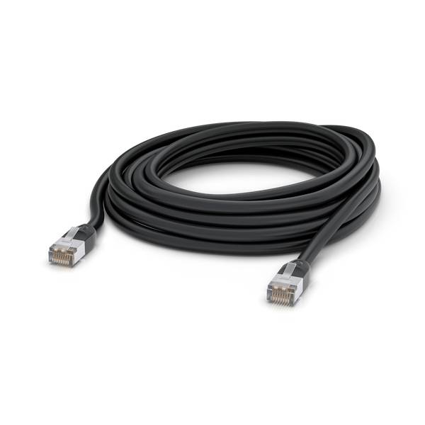 Câble Ethernet noir enroulé avec connecteurs RJ45 aux deux extrémités.